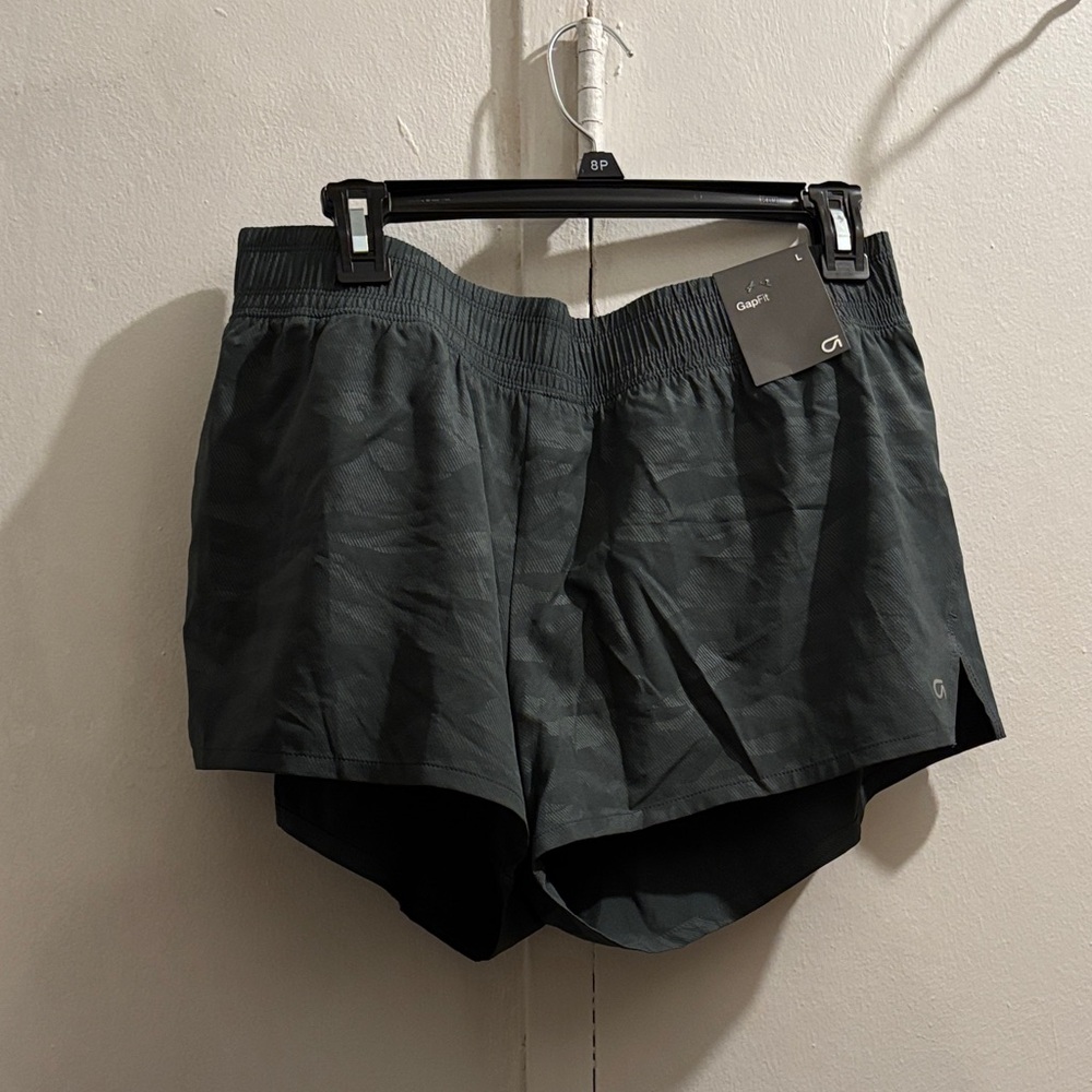 NWT GAPFIT SHORTS LARGE